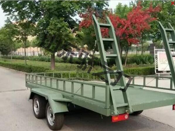 帶爬梯拖車
